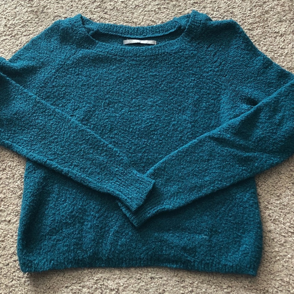 🔴Fuzzy teal sweater